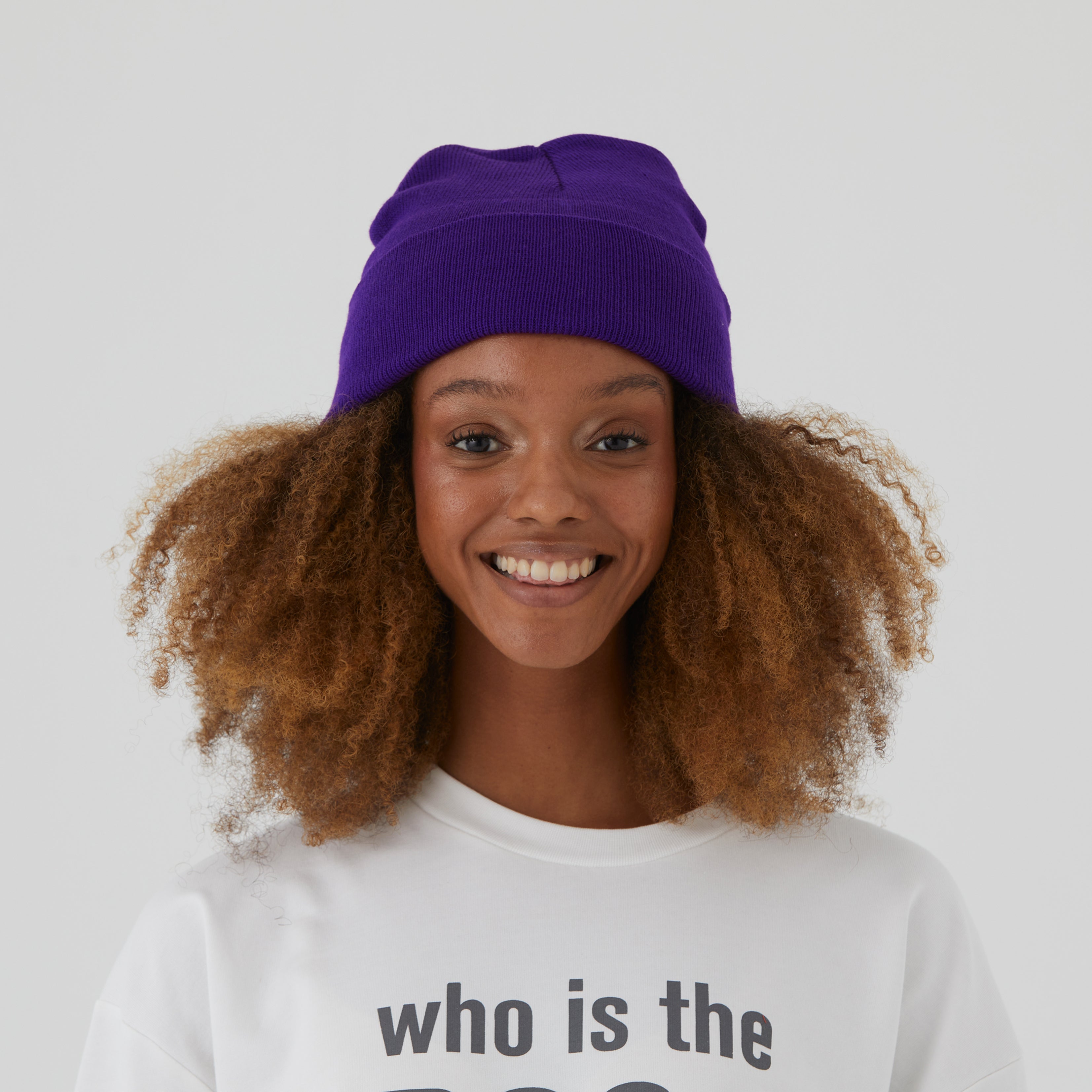 Beanie Unisex in Purple Magic